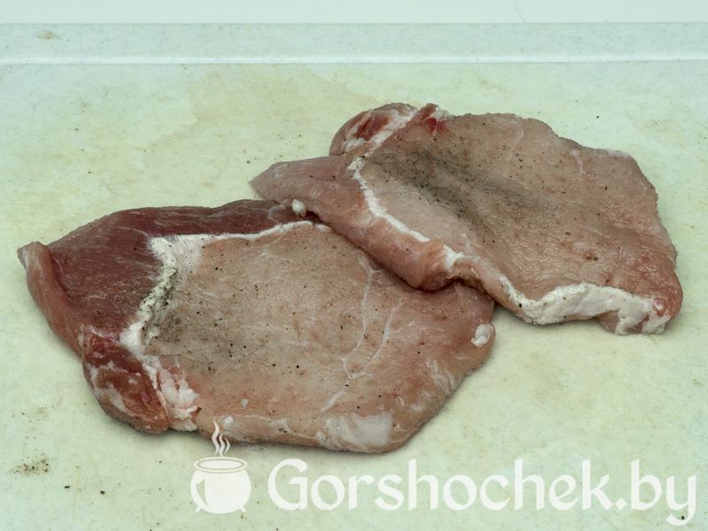 Отбивные из свинины в сырном кляре Берём свинину (полендвицу). Нарезаем на кусочки толщиной 1 – 1,5 см