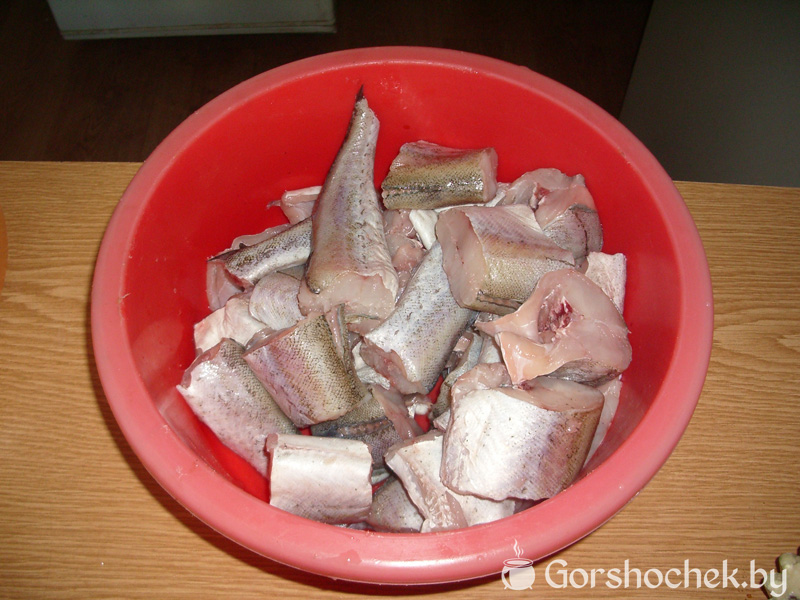 Рыба по–гречески рыбу почистить, помыть и порезать на куски